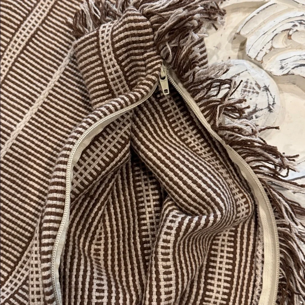 Dash & Albert Bunny Williams Pillow Sham 22’x 22’ 100% Cotton Woven fringe zip